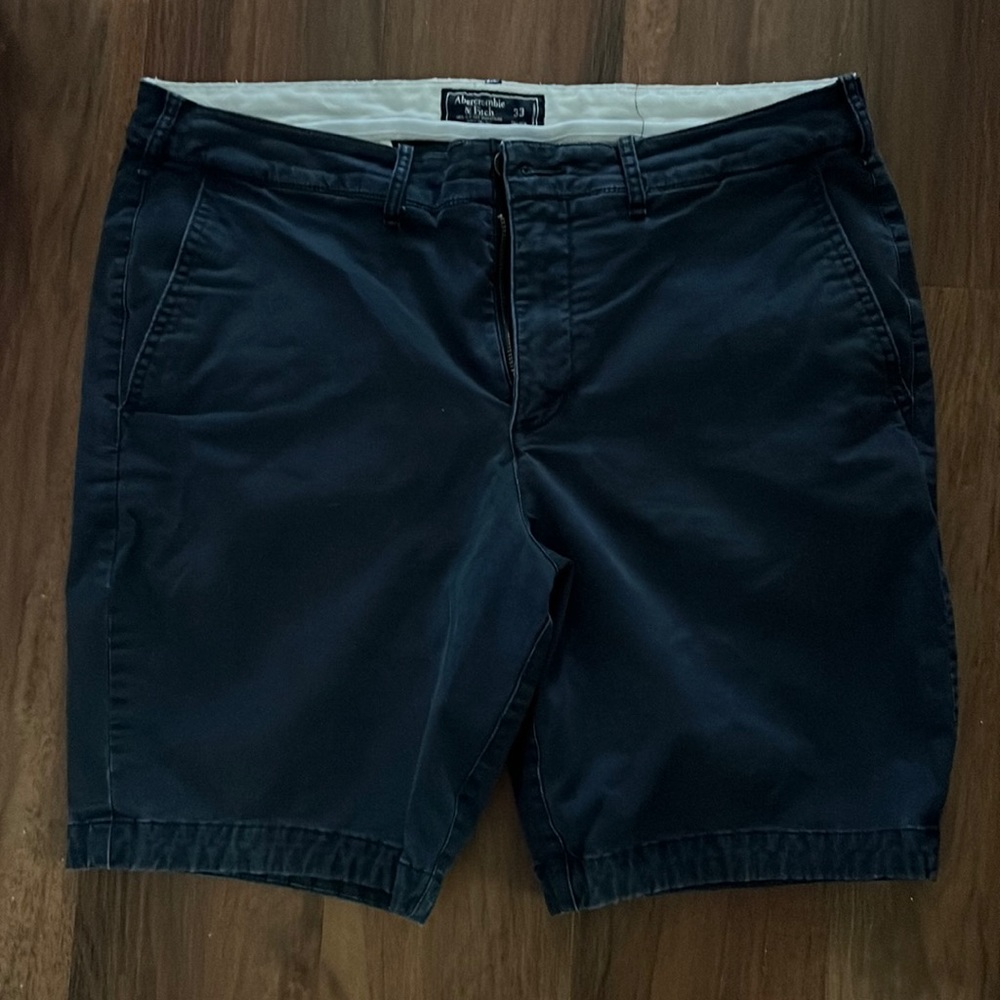 abercrombie and fitch shorts. hit just above the knee. 33w